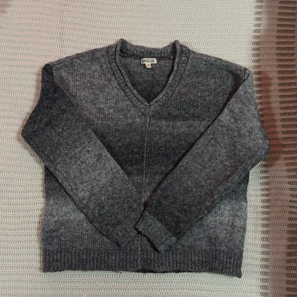 Briggs New York Women's Gray V-Neck Sweater